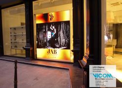 Videowand im Schaufenster